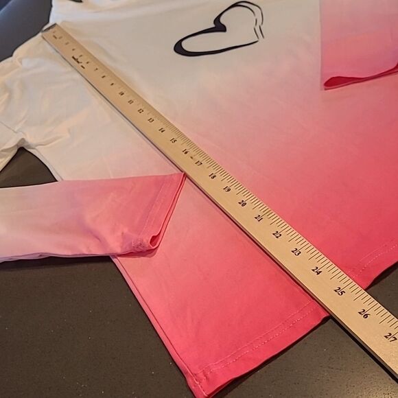 CBR sz M exposed shoulder top, ombre pink affect, black heart on front - Picture 5 of 10